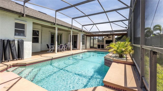 2734 Eagle Lake Dr, Orlando, FL 32837 - pool with a patio area, a lanai, a ceiling fan, and outdoor dining space