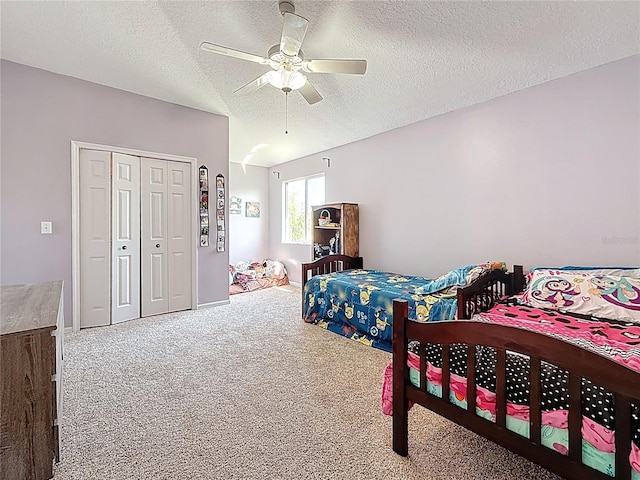 bedroom with ceiling fan, carpet, a textured ceiling, a closet, and baseboards