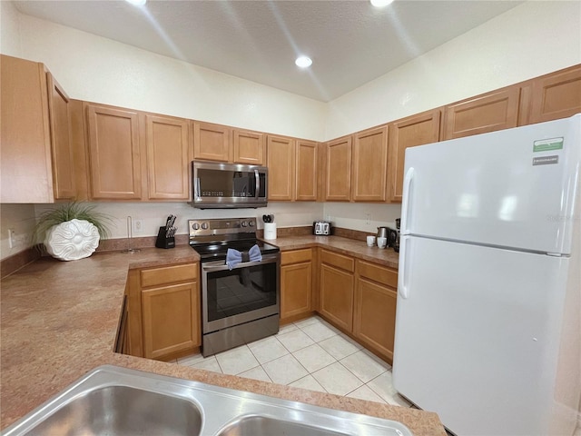 141 Summer Place Loop, Clermont, FL 34714 - kitchen featuring appliances with stainless steel finishes and recessed lighting