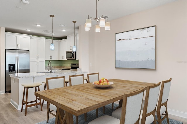 7505 Laureate Blvd Unit 2208, Orlando, FL 32827 - dining room featuring light wood-style flooring, visible vents, a chandelier, baseboards, and recessed lighting