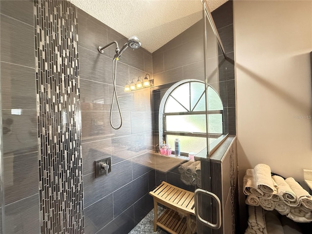 6922 Doehring Dr, Lakeland, FL 33810 - bathroom with a textured ceiling, a tile shower, and vaulted ceiling