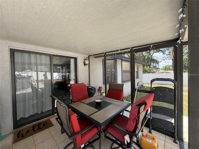 6922 Doehring Dr, Lakeland, FL 33810 - exterior space with outdoor dining area