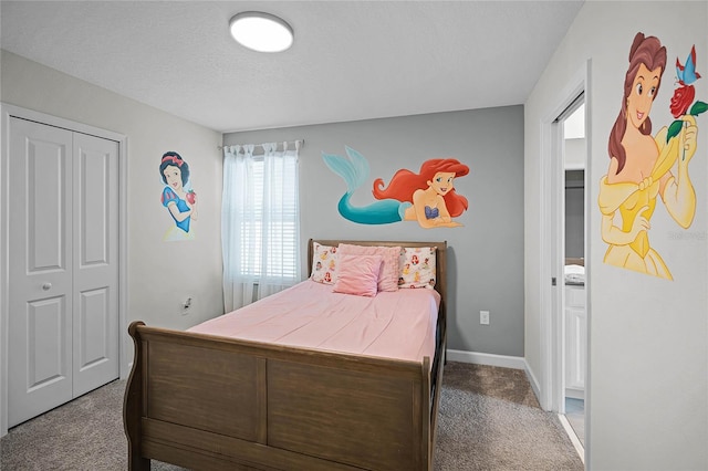 bedroom featuring a closet, baseboards, and carpet floors