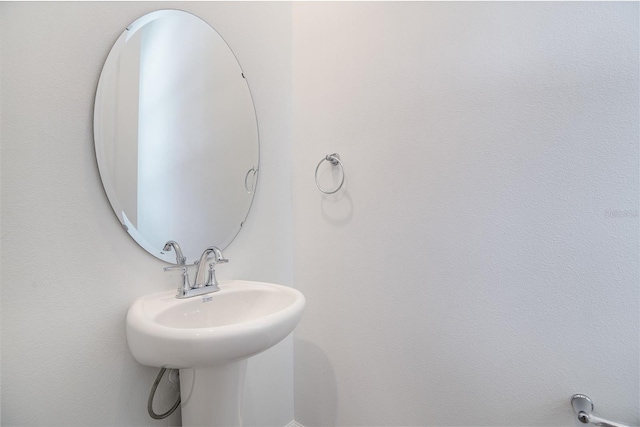 824 Lake Dell Rd, Dundee, FL 33838 - bathroom with a sink