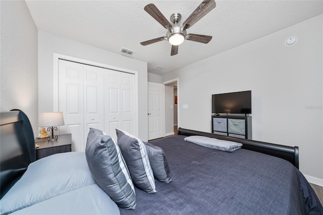 2059 Dexter St, Haines City, FL 33844 - carpeted bedroom with visible vents, a ceiling fan, a closet, baseboards, and a textured ceiling