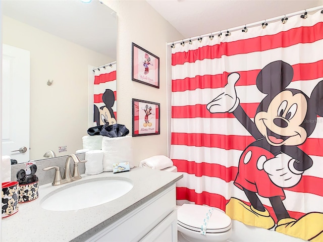 345 Ocean Course Ave, Davenport, FL 33896 - bathroom featuring a shower with curtain, vanity, and toilet