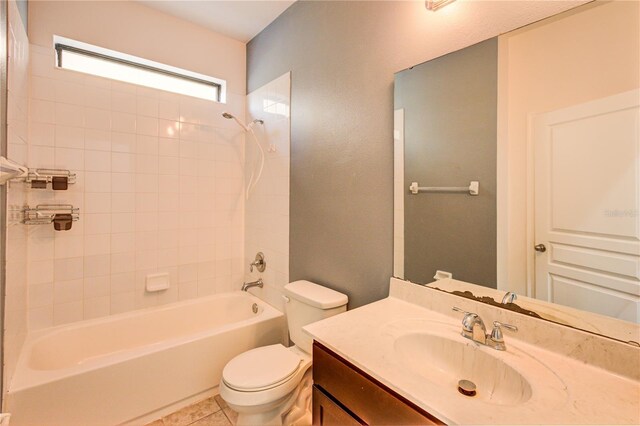 5118 Tiber Way, Saint Cloud, FL 34771 - bathroom with toilet, vanity, and  shower combination