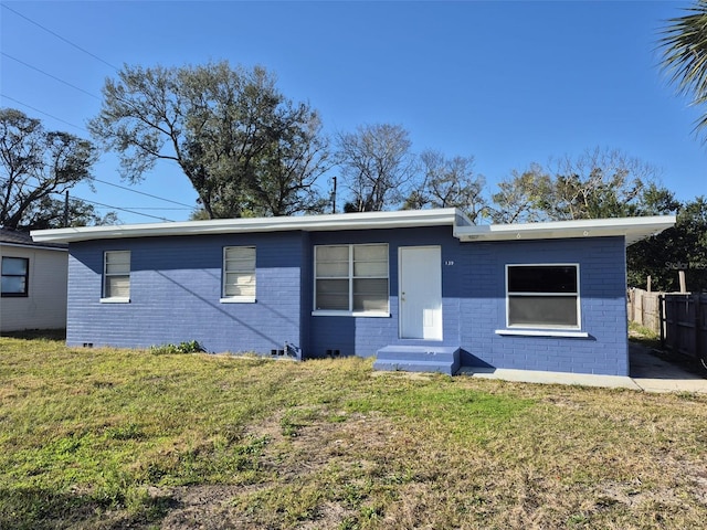 139 Arroyo Pkwy, Ormond Beach, FL 32174 - view of front facade with fence, a front lawn, and concrete block siding