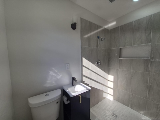 139 Arroyo Pkwy, Ormond Beach, FL 32174 - bathroom with a tile shower, toilet, and vanity