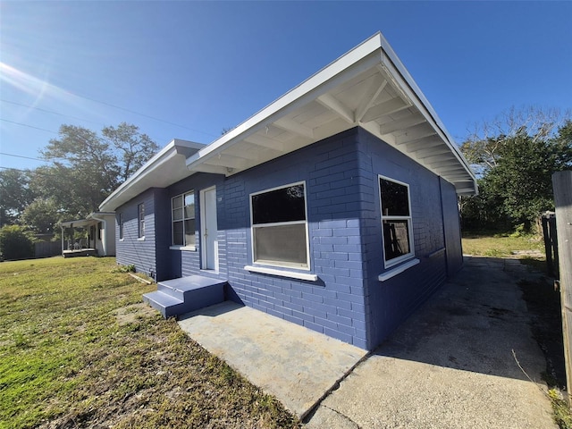 139 Arroyo Pkwy, Ormond Beach, FL 32174 - view of front of house featuring a front lawn and brick siding