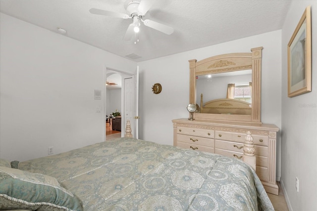 2289 Jessica Ln, Kissimmee, FL 34744 - bedroom with a ceiling fan