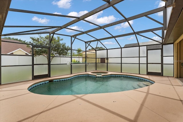 2289 Jessica Ln, Kissimmee, FL 34744 - pool with a patio area and an in ground hot tub