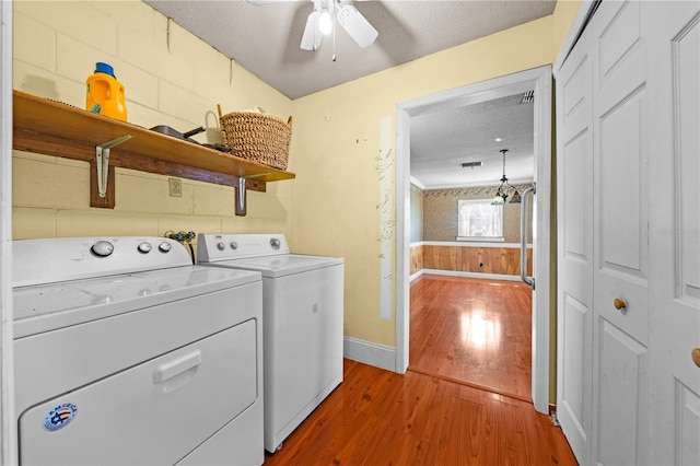 2430 Mill Run Blvd, Kissimmee, FL 34744 - laundry area featuring independent washer and dryer, wood finished floors, a textured ceiling, a ceiling fan, and baseboards