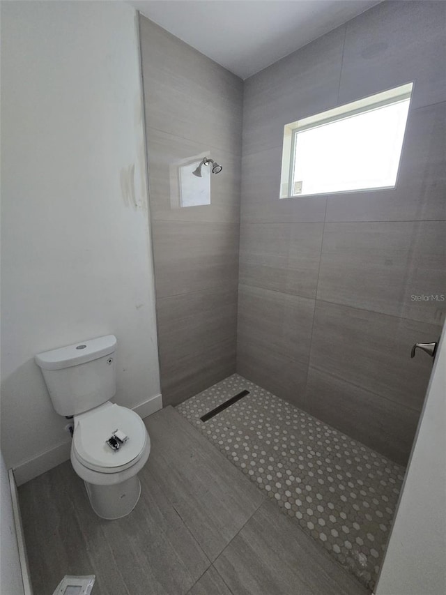 4098 New Milford St, North Port, FL 34288 - full bathroom featuring tiled shower, toilet, and baseboards