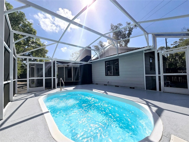 905 W 11th Ave, Mount Dora, FL 32757 - swimming pool with a patio and a lanai