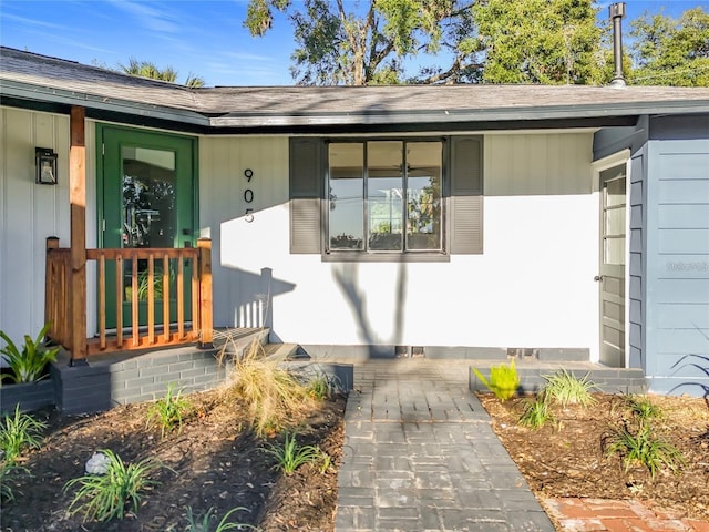 905 W 11th Ave, Mount Dora, FL 32757 - property entrance with a shingled roof