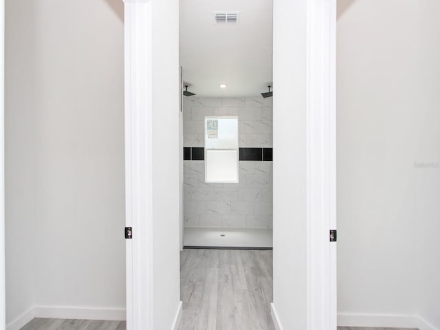 7744 Sun N Lake Blvd, Sebring, FL 33872 - bathroom with baseboards, wood finished floors, visible vents, and tiled shower