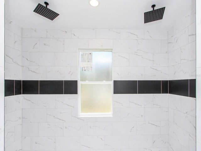 7744 Sun N Lake Blvd, Sebring, FL 33872 - interior details featuring a tile shower