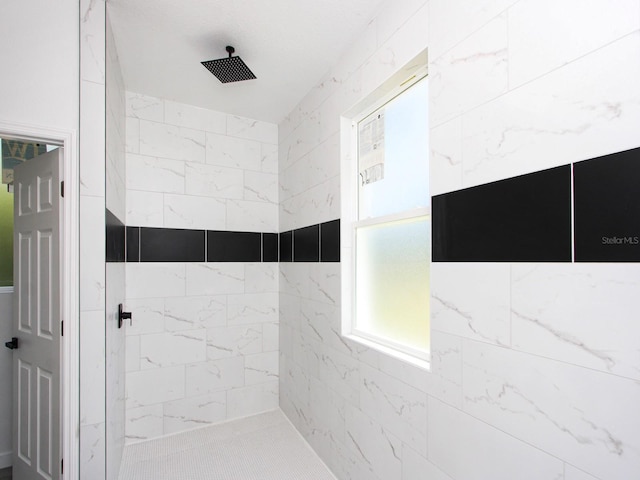 7744 Sun N Lake Blvd, Sebring, FL 33872 - bathroom with a tile shower