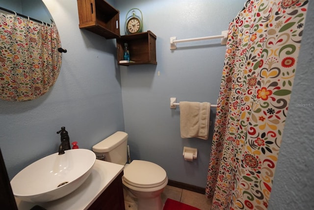 bathroom with tile patterned floors, a shower with curtain, toilet, baseboards, and vanity