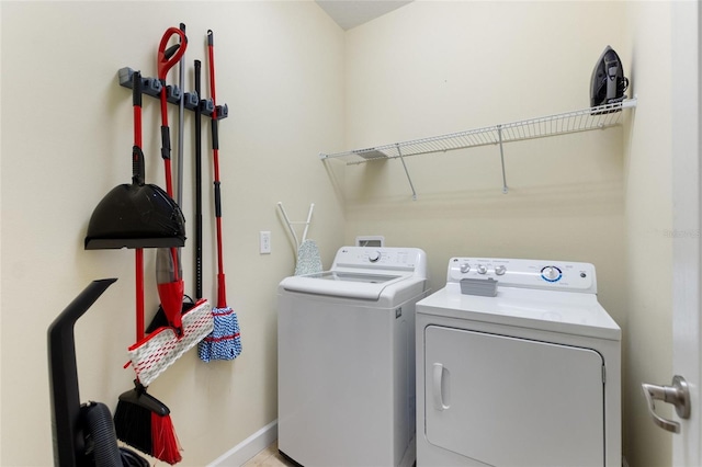 laundry room featuring baseboards, washing machine and clothes dryer, and laundry area