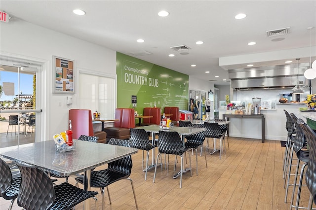 dining space featuring visible vents, light wood finished floors, and recessed lighting