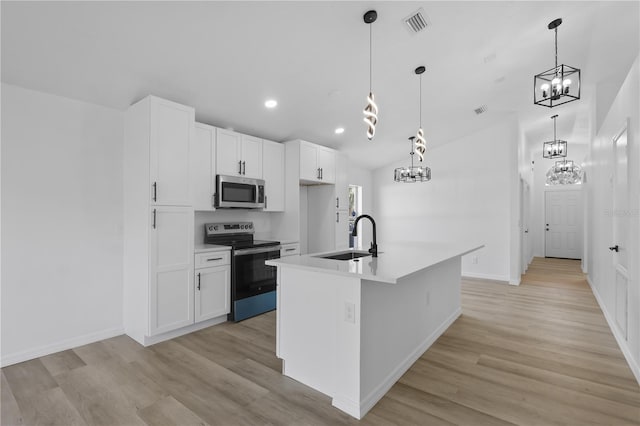 kitchen featuring an inviting chandelier, stainless steel appliances, light wood-style floors, a sink, and white cabinetry