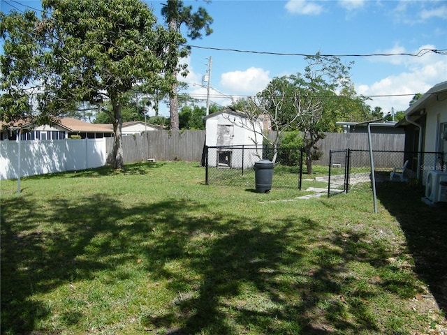 view of yard featuring a fenced backyard and ac unit