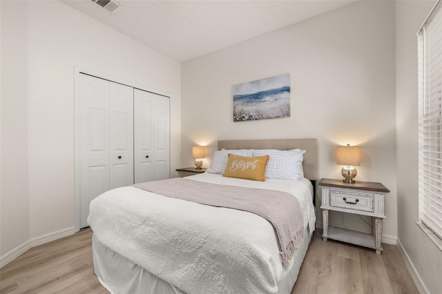 4722 Flagler Beach Way, Kissimmee, FL 34746 - bedroom featuring light wood-style floors, a closet, visible vents, and baseboards