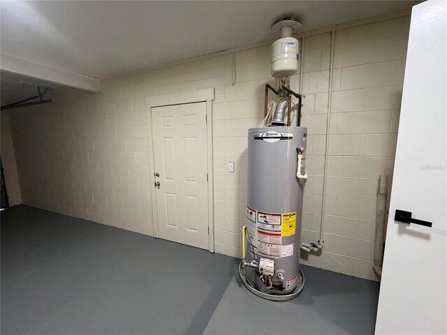 3658 Briarcliff Way, Mims, FL 32754 - utility room with gas water heater