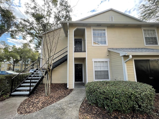townhome / multi-family property featuring stairway
