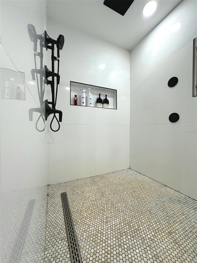 3328 Wax Berry Ct, Windermere, FL 34786 - bathroom featuring tiled shower