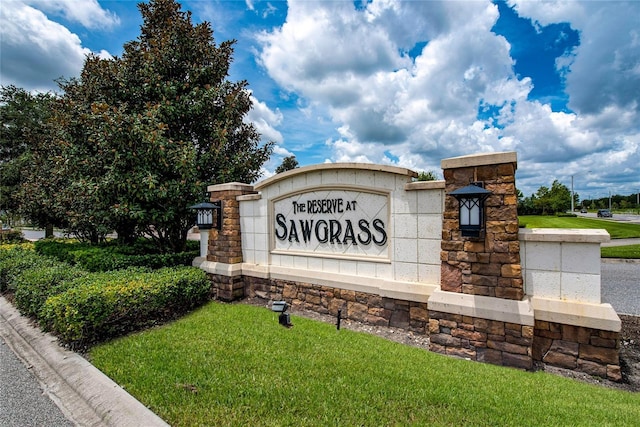 view of community / neighborhood sign