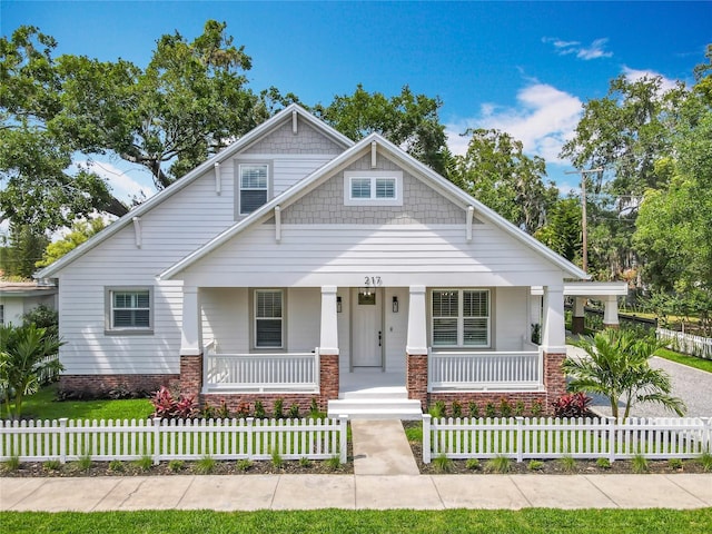 view of front of home featuring a porch and a fenced front yard