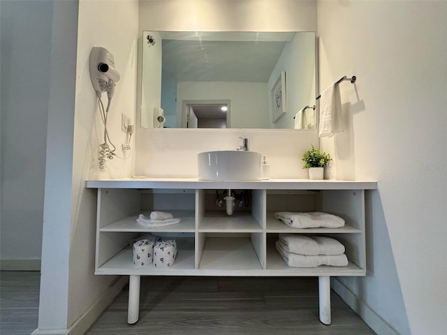 5245 W Irlo Bronson Memorial Hwy Unit 276, Kissimmee, FL 34746 - interior details featuring baseboards, a sink, and wood finished floors