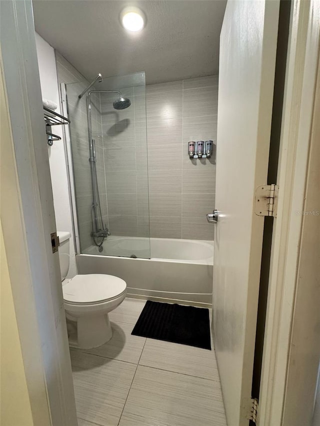 5245 W Irlo Bronson Memorial Hwy Unit 276, Kissimmee, FL 34746 - bathroom with toilet, tile patterned floors, and bathtub / shower combination