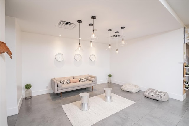 5245 W Irlo Bronson Memorial Hwy Unit 276, Kissimmee, FL 34746 - tiled living area with baseboards and visible vents