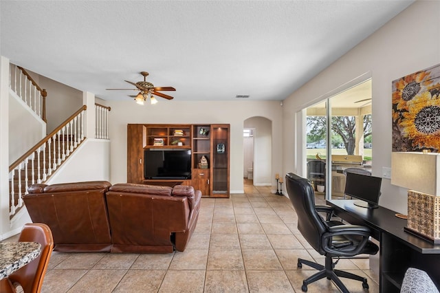 5321 Los Palma Vista Dr, Orlando, FL 32837 - living area with arched walkways, a ceiling fan, visible vents, and baseboards