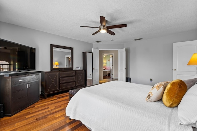 5321 Los Palma Vista Dr, Orlando, FL 32837 - bedroom with a ceiling fan, a textured ceiling, visible vents, and dark wood-type flooring