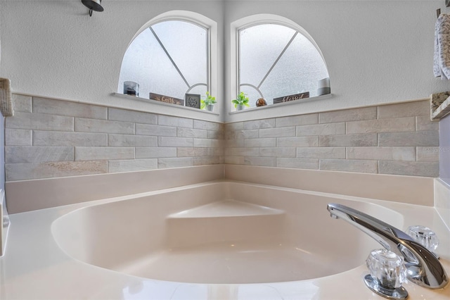 5321 Los Palma Vista Dr, Orlando, FL 32837 - bathroom featuring a garden tub