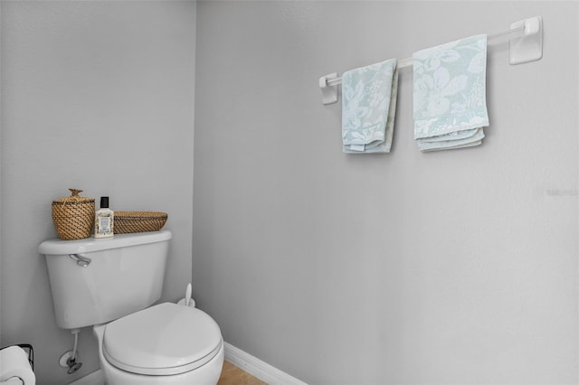 5321 Los Palma Vista Dr, Orlando, FL 32837 - bathroom featuring baseboards and toilet