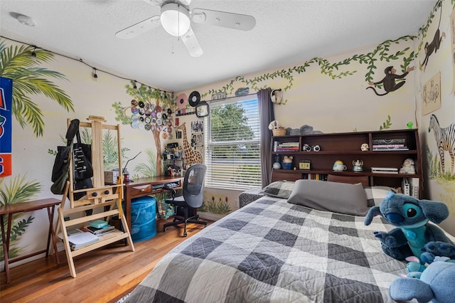 5321 Los Palma Vista Dr, Orlando, FL 32837 - bedroom featuring ceiling fan, a textured ceiling, and wood finished floors