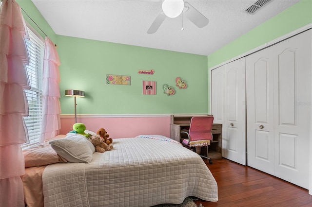 5321 Los Palma Vista Dr, Orlando, FL 32837 - bedroom with ceiling fan, visible vents, wood finished floors, and a closet