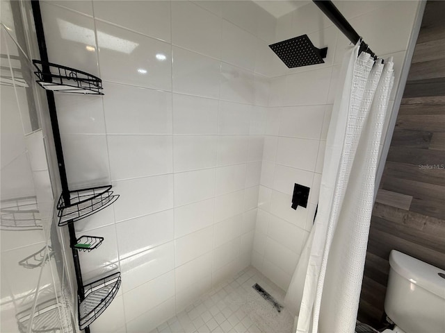 full bathroom featuring tile walls, toilet, and tiled shower