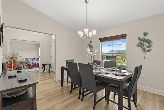131 Highland Meadows Pl, Davenport, FL 33837 - dining room featuring light wood-style flooring, a chandelier, baseboards, and vaulted ceiling