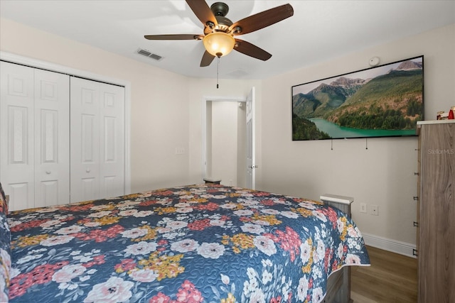 131 Highland Meadows Pl, Davenport, FL 33837 - bedroom featuring wood finished floors, ceiling fan, a closet, and baseboards