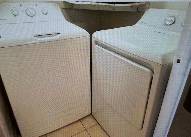 laundry area with tile patterned floors, laundry area, and independent washer and dryer