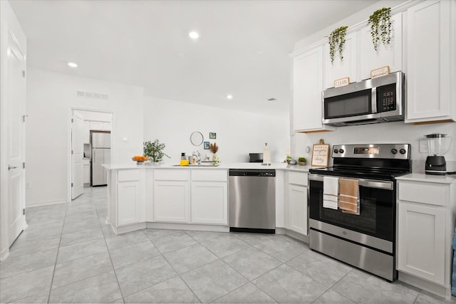 2156 Merrybells Dr, Kissimmee, FL 34746 - kitchen with appliances with stainless steel finishes, a peninsula, light countertops, a sink, and recessed lighting
