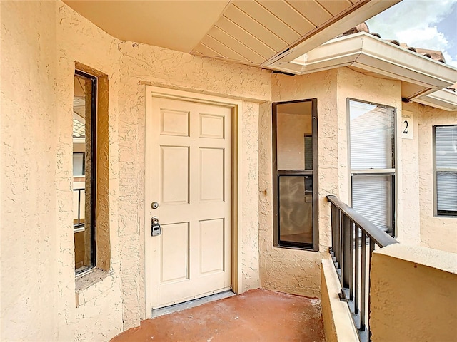 view of exterior entry featuring stucco siding
