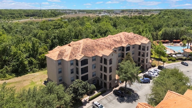 birds eye view of property featuring a wooded view